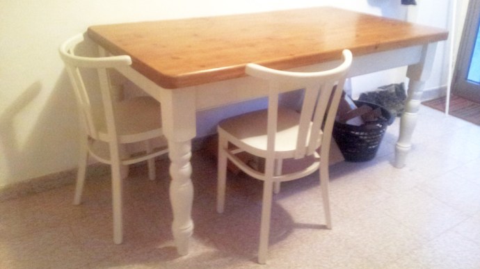 After... the table now matches the chairs which match the kitchen units. Just need to get / make some nice cushions now :-)